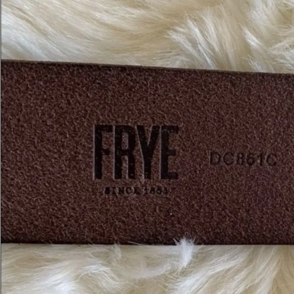 NWT Frye Flat Panel Round Buckle Belt Brown